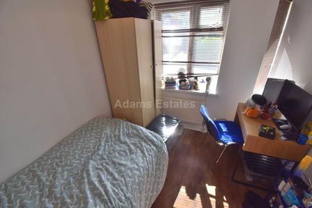 5 bedroom semi-detached house to rent - Photo 3