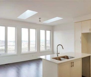 For Lease - 32 Holland Vista Street, East Gwillimbury, Ontario - Photo 1
