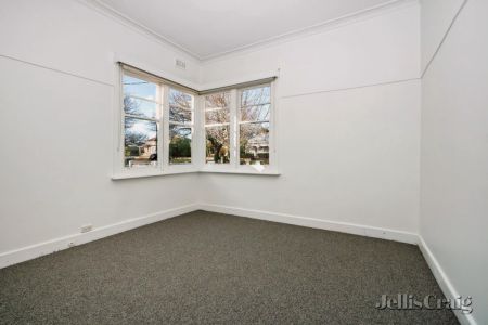 4 Bed, 1 Bath - Photo 4