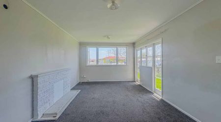 Lovely Renovated Family Home Otara - Photo 2