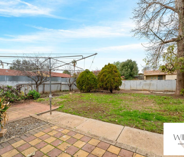 Freshly painted home in a great location! - Photo 1