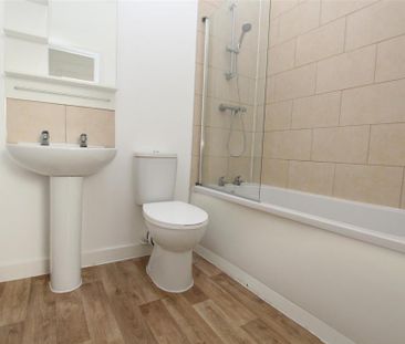 2 bedroom flat to rent - Photo 3