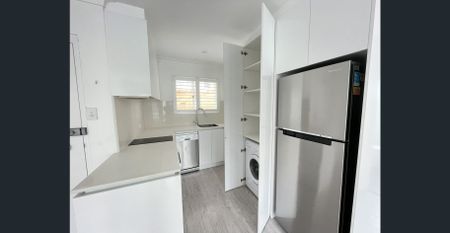 Perfect Beachside Apartment Ready for Summer | $1100 Per Week - Photo 3