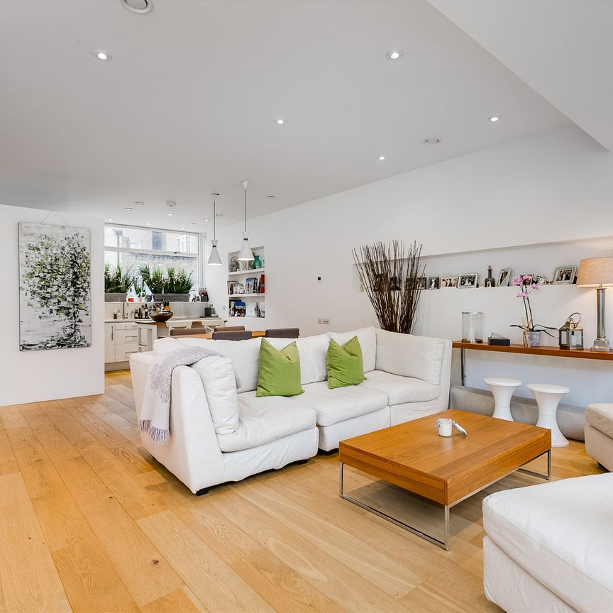 Russell Gardens Mews, Holland Park, W14, London - Photo 1