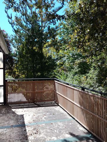 Howe Street Gem&excl; - Photo 3