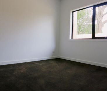 2 Bed, 1 Bath - Photo 4