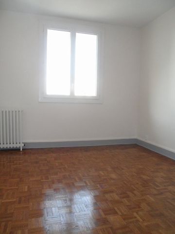 Location Appartement 4 pièces 68m² BOURGES 18000 - Photo 4