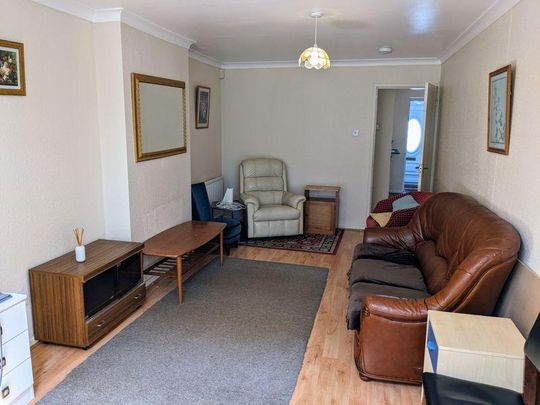 4 bedroom semi-detached house to rent - Photo 1