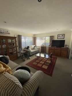 Your next family home awaits you - Photo 1