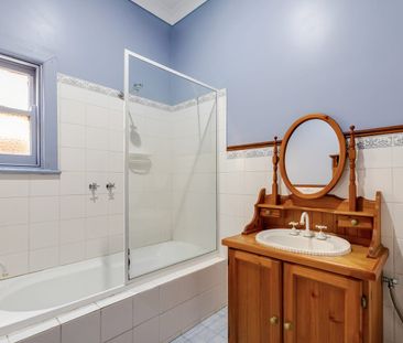 Charming Inner-City Character Home - Photo 4