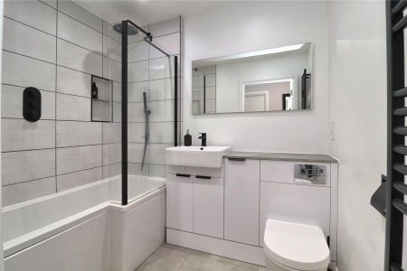 Oak House, Woking - 2 bedrooms Property for lettings - Seymours - Photo 5