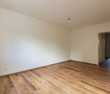 Renovierte 2-Zimmer-Wohnung mit Einbauküche und Balkon - Foto 6
