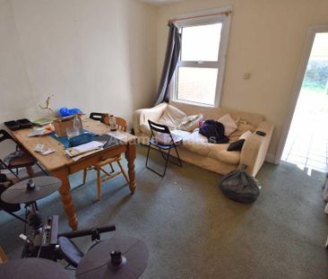 4 bedroom terraced house to rent - Photo 5