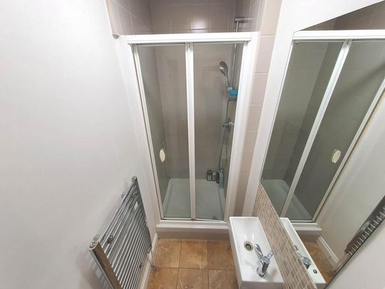 1 bedroom in a house share to rent - Photo 1