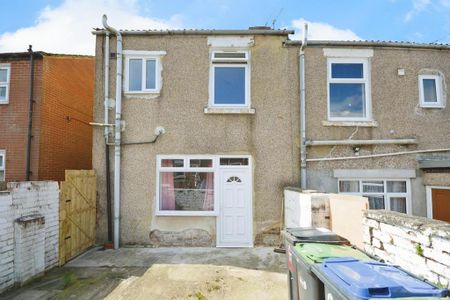 2 bedroom terraced house to rent - Photo 2