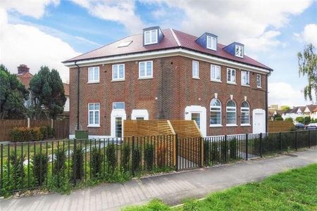 Grand Approach, Bathurst Walk, Richings, SL0 - Photo 2