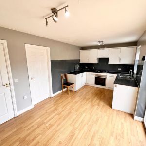 4 bedroom terraced house to rent - Photo 2