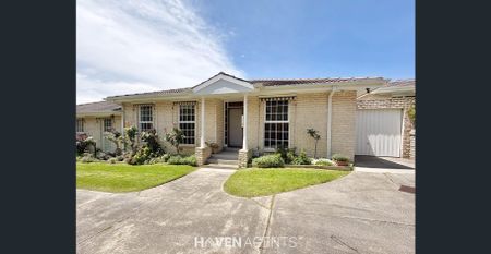 TASTEFULLY UPDATED TWO BEDROOM UNIT IN UNBEATABLE BEACHSIDE LOCALE I HAVEN AGENTS - Photo 3