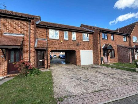 Woodcotes, Shoeburyness, Southend-on-sea, Essex, SS3 - Photo 3