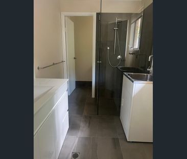 Spacious North Tamworth Unit - Photo 6