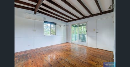 🏡 Spacious Dual-Level Family Home with Room for Everyone! - Photo 4