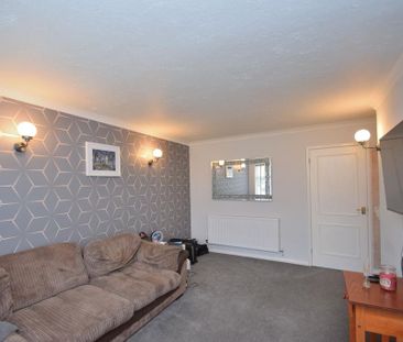 3 bedroom semi-detached house to rent - Photo 2