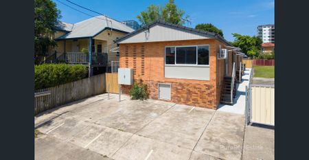 Renovated City Retreat Unit in the Heart of Woolloongabba - Photo 4