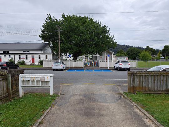 Renovated 2 bed near Upper Hutt CBD - Photo 1