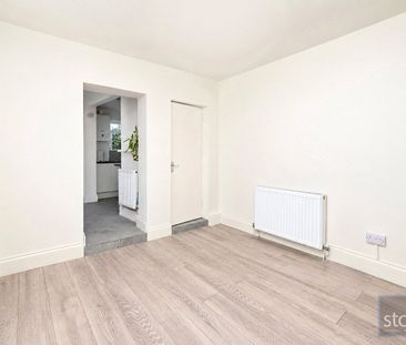 College Terrace, London - Photo 1