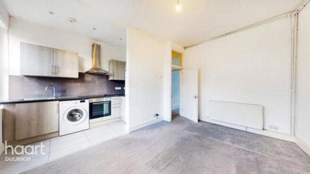 4 bedroom flat to rent - Photo 3