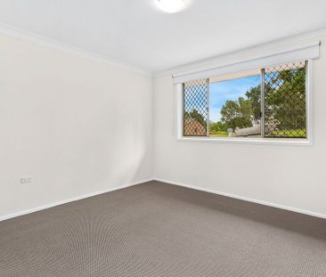 Charming 3 Bedroom Home with Escarpment Views - Photo 3
