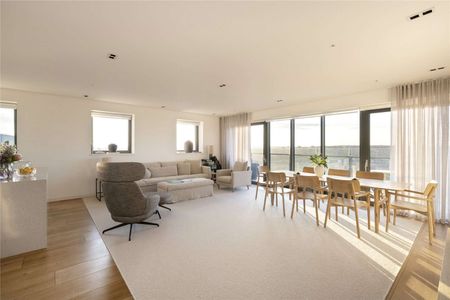 Never before to the rental market, is this 20th floor four bedroom apartment offering substantial outside space with far reaching views. - Photo 3