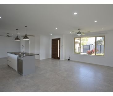 23 Rosswood Court, Helensvale - Photo 3