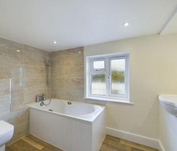 2 bedroom end of terrace house to rent - Photo 5