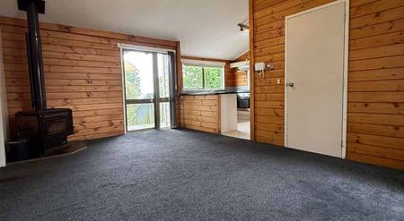 4 Bedroom House Available Now in Totara Heights (Water included in Rent) - Photo 5