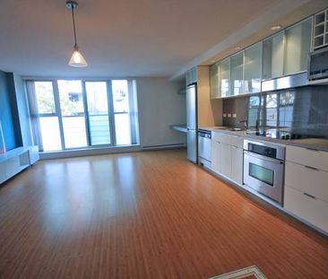 Charming 1 Bedroom Condo in the Heart of Gastown - Photo 1