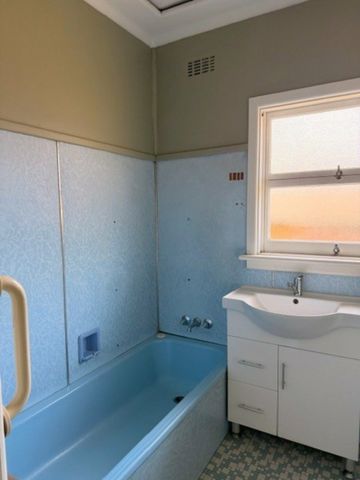 Priced to reflect its charm and retro style - Photo 3