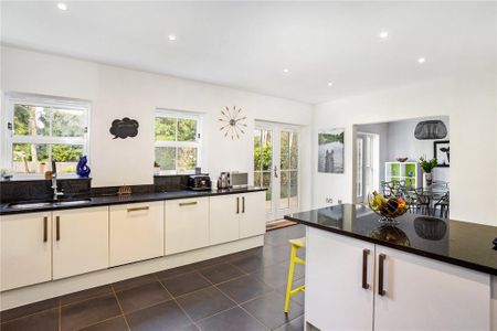 6 bedroom detached house to rent - Photo 5