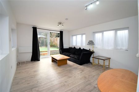 Rivermeads Avenue, Twickenham - 1 bedroomProperty for lettings - Chasebuchanan - Photo 4