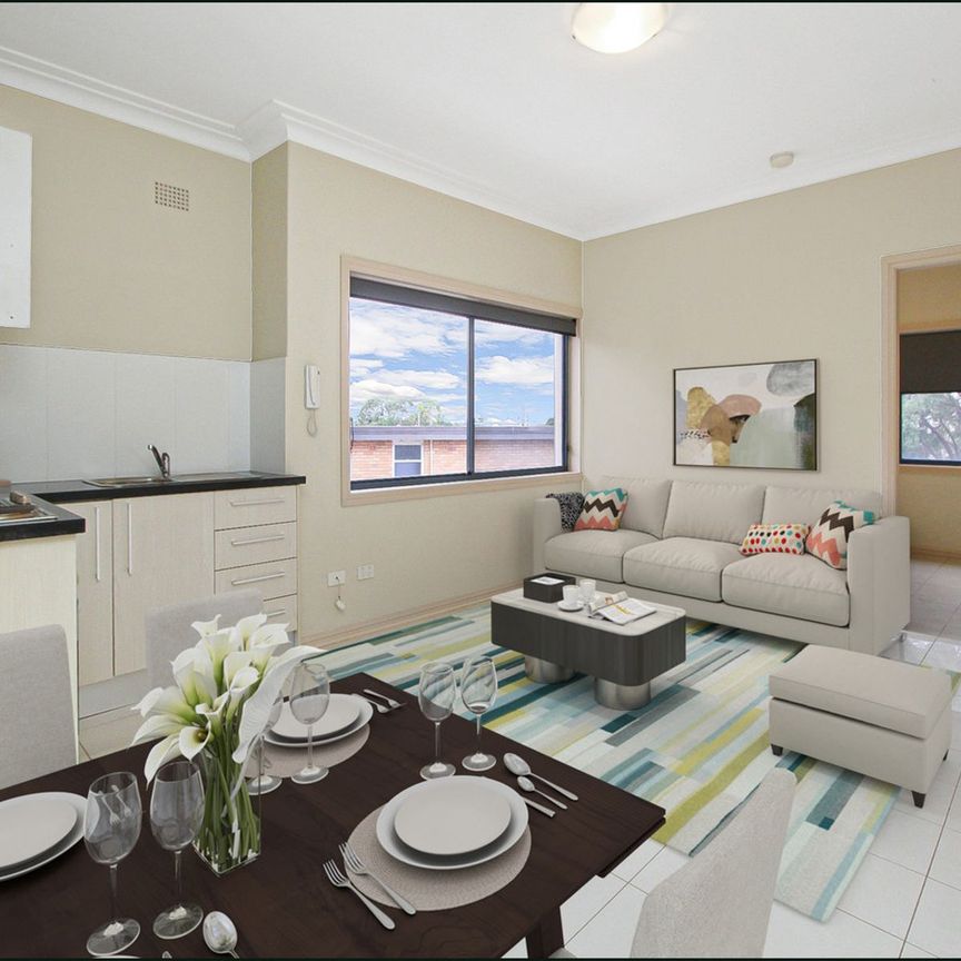 Light Filled One-bedroom Apartment - Photo 1