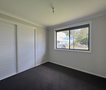 Modern, Open Plan 3-4 bedroom Brick Home - Photo 1