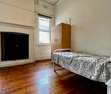 Conveniently located boarding house in the heart of Marrickville - Photo 1