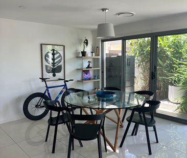 Broadbeach Waters - Photo 6