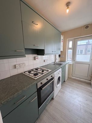 2 Bed Flat, Elms Court, SW19 - Photo 1