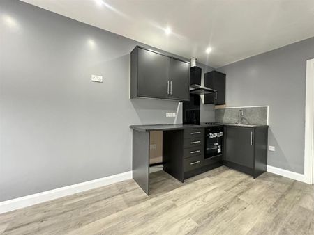 1 bedroom Flat To Let - Photo 4