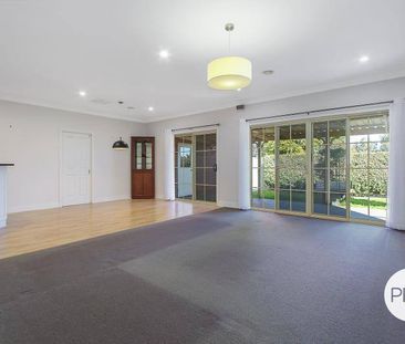 AMAZING LOCATION, STUNNING TOWNHOUSE! - Photo 6