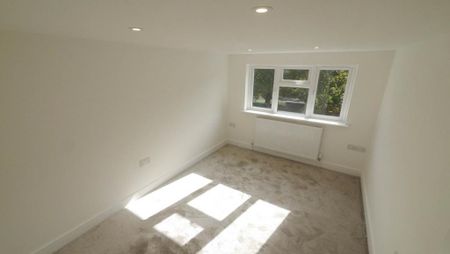5 bedroom end of terrace house to rent - Photo 3