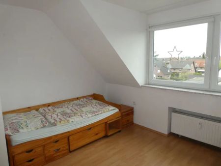 Hübsche 2-Zimmer-Dachgeschoss-Wohnung im Herzen von Asberg - Photo 3
