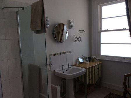 Huge double room in BS9 with your own bathroom/kitchen - Photo 4