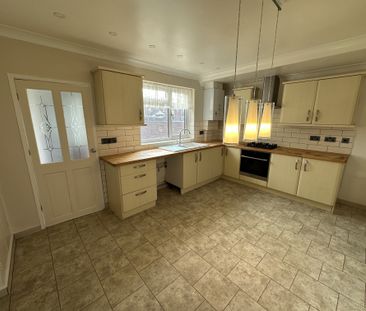 Dickens Avenue, Great Yarmouth - Photo 6